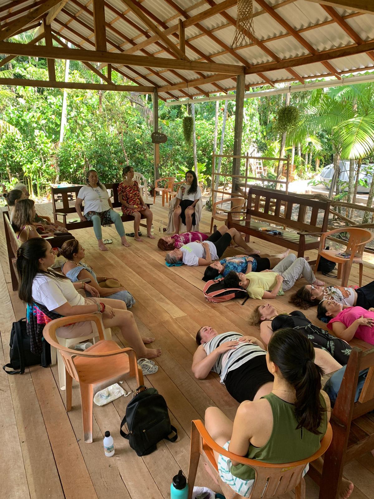 Sessão de relaxamento e meditação coletiva